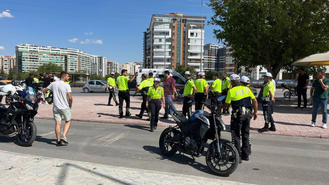 Konya’da polis motosikleti ile motosiklet çarpıştı! Yaralılar var 3